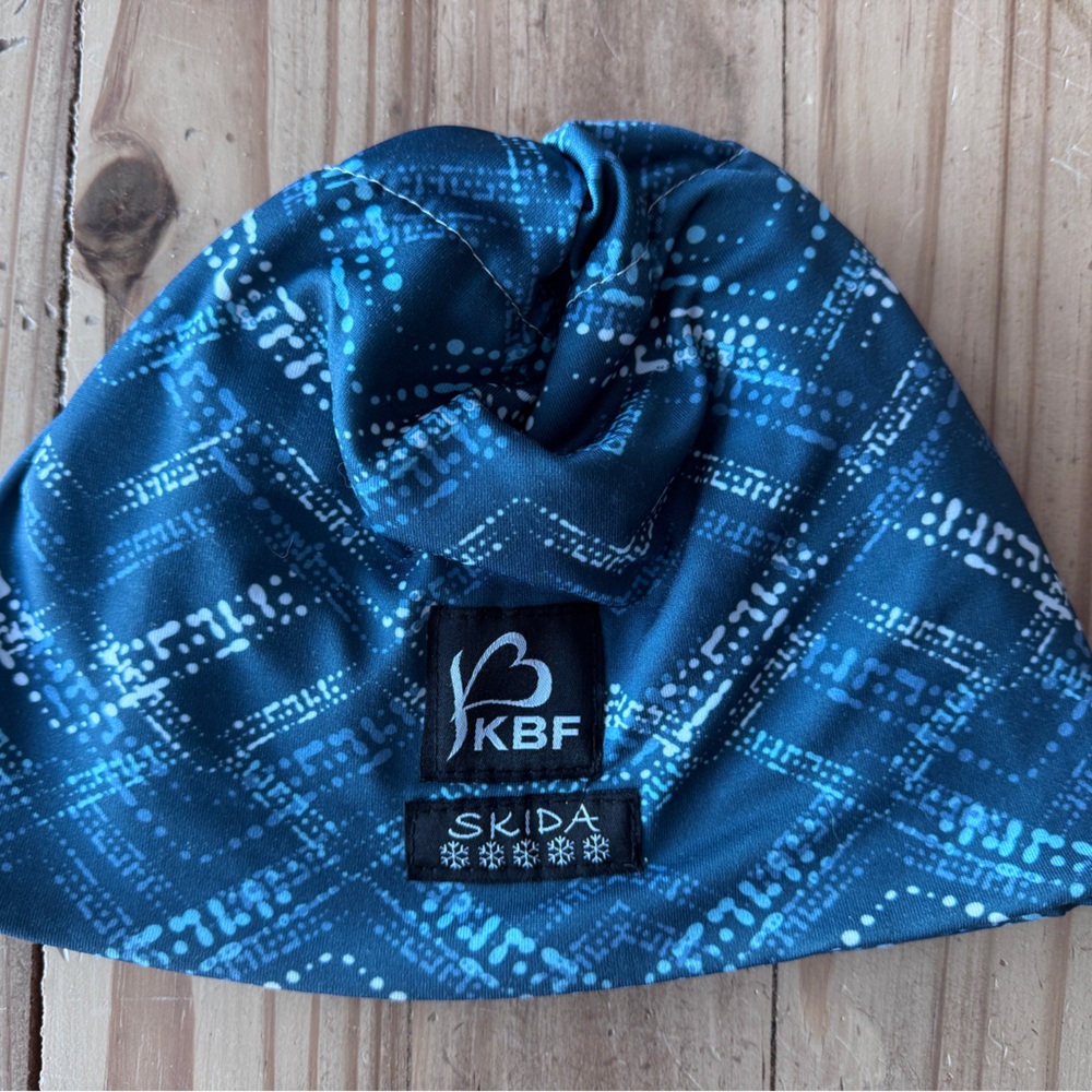 Skida Alpine (fleece lined) blue and white patterned hat.
